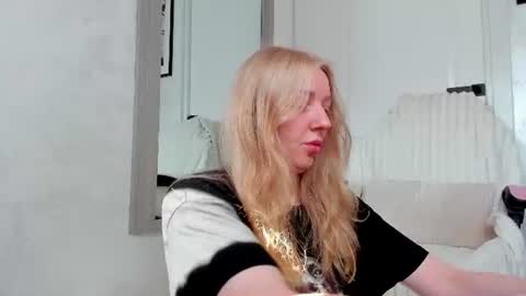 Snapshot of ayaye_ chatting on 06.09.26 SundyRose online show from 06.09.26