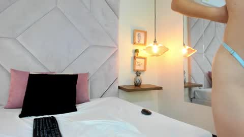 Snapshot of ayleenngray chatting on 12.29.24 Ayleen Gray online show from 12.29.24