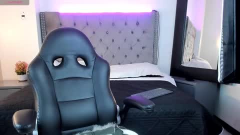 Snapshot of ayliinn_ chatting on 02.22.25 Ayliinn online show from 02.22.25