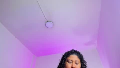 Snapshot of ayliinn_ chatting on 12.22.25 Ayliinn online show from 12.22.25