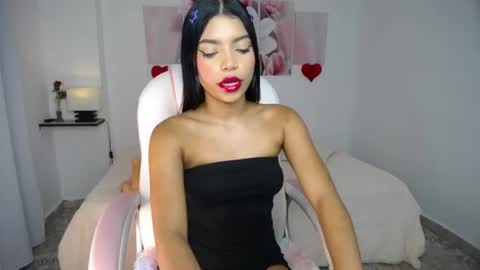 Snapshot of aylin_ross_ chatting on 06.18.26 aylin_ross_ online show from 06.18.26