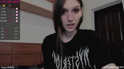 Snapshot of ayn3q chatting on 12.21.24 AYNEK fansly online show from 12.21.24