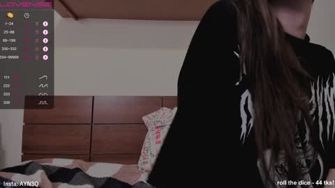 Snapshot of ayn3q chatting on 12.23.24 AYNEK fansly online show from 12.23.24