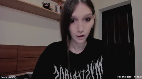 Snapshot of ayn3q chatting on 01.18.25 AYNEK fansly online show from 01.18.25