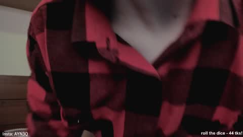 Snapshot of ayn3q chatting on 01.28.25 AYNEK fansly online show from 01.28.25