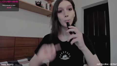 Snapshot of ayn3q chatting on 02.08.25 AYNEK fansly online show from 02.08.25