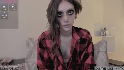 Snapshot of ayn3q chatting on 09.28.25 AYNEK fansly online show from 09.28.25