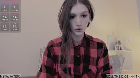 Snapshot of ayn3q chatting on 10.28.25 AYNEK fansly online show from 10.28.25