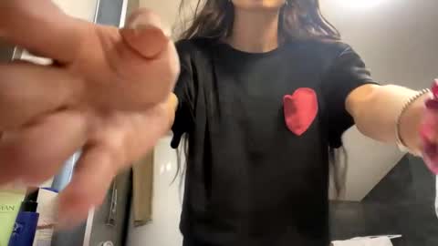 Snapshot of ayshekisskitty chatting on 11.30.25 ViktoranMary online show from 11.30.25