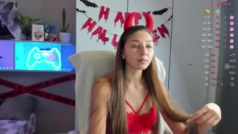 Snapshot of azeliaclark chatting on 10.27.25 Sofia online show from 10.27.25