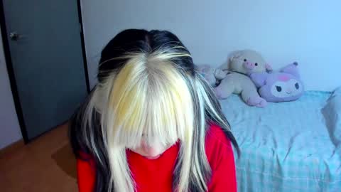 Snapshot of azu_moure chatting on 01.30.25 Azu Moure online show from 01.30.25