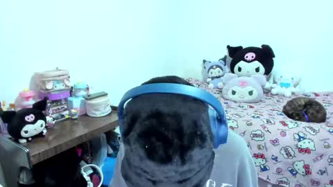 Snapshot of azu_moure chatting on 09.15.25 Azu Moure online show from 09.15.25