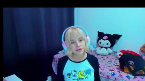 Snapshot of azu_moure chatting on 02.22.26 Azu Moure online show from 02.22.26