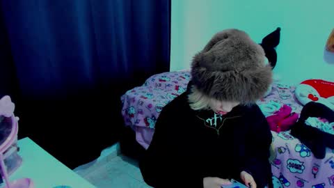 Snapshot of azu_moure chatting on 03.05.26 Azu Moure online show from 03.05.26
