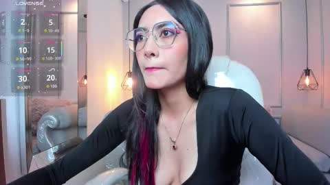 Azura online show from 11.04.25