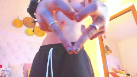 Snapshot of b3k_afrodict chatting on 11.19.25 Anny online show from 11.19.25