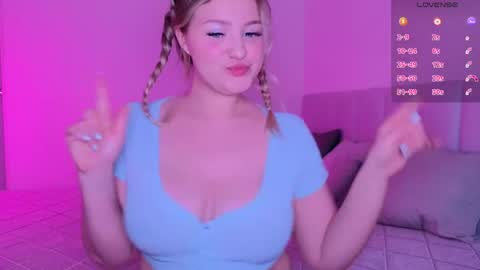 Snapshot of b_e_l_l_a__t_r_i_x chatting on 04.29.26 Bella Wooowww online show from 04.29.26