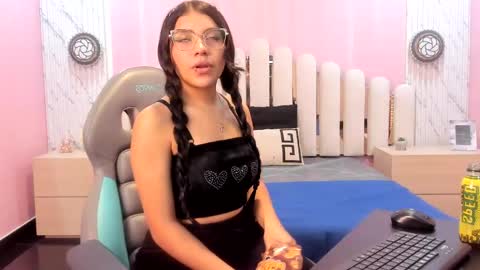 Snapshot of babe_vennus chatting on 05.06.26 Venus online show from 05.06.26