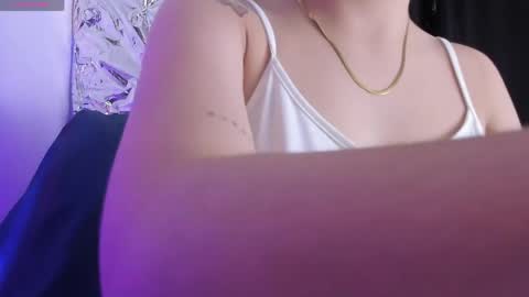 Snapshot of babeblair chatting on 04.16.26 Queen B online show from 04.16.26