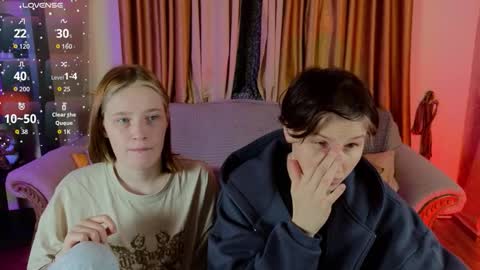 Snapshot of babees_eva chatting on 11.27.25 Sweety Eva online show from 11.27.25