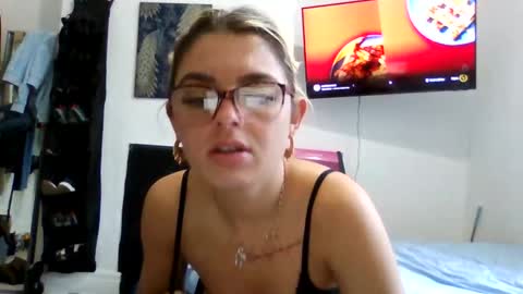 Snapshot of baby_girls2224 chatting on 02.09.26 baby_girls2224 online show from 02.09.26