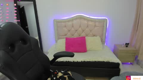 Snapshot of baby_love03 chatting on 05.21.26 Dulce Stefa online show from 05.21.26