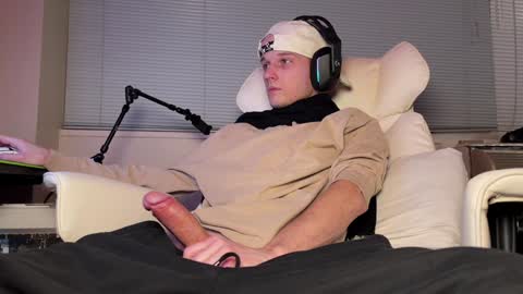 Big cock boy online show from 02.02.25