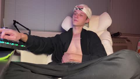 Big cock boy online show from 02.04.25