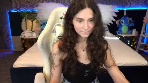 Snapshot of babyflowerr chatting on 10.19.25 Sasha online show from 10.19.25