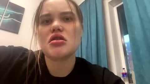 Snapshot of babymeow17 chatting on 11.17.25 babymeow17 online show from 11.17.25