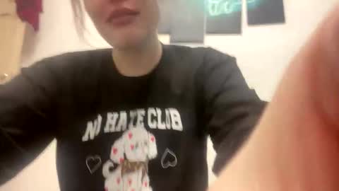 Snapshot of babymeow17 chatting on 11.24.25 babymeow17 online show from 11.24.25