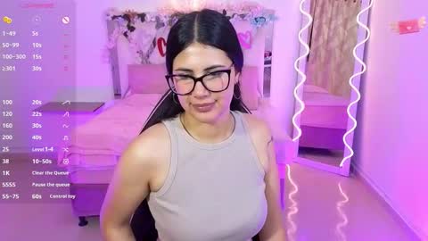 Snapshot of babyvenu_tay chatting on 09.18.25 VENU online show from 09.18.25