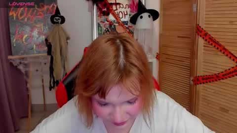 Snapshot of babyyulli chatting on 10.29.25 babyyulli online show from 10.29.25