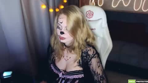 Snapshot of bad_girl009 chatting on 10.30.25 Lin online show from 10.30.25