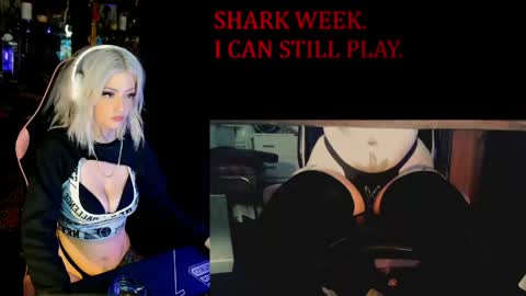 Snapshot of badd0ll chatting on 05.22.26 badd0ll online show from 05.22.26
