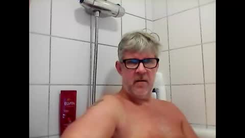 Snapshot of baggelina75 chatting on 12.10.24 baggelina75 online show from 12.10.24