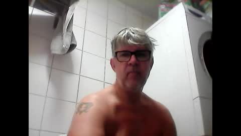 Snapshot of baggelina75 chatting on 12.31.24 baggelina75 online show from 12.31.24