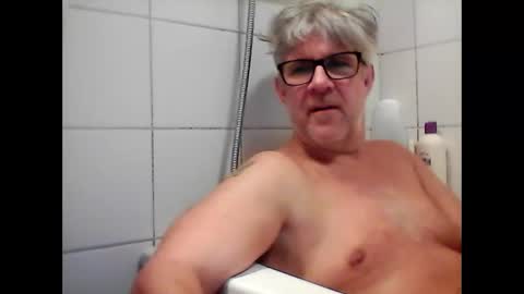 Snapshot of baggelina75 chatting on 01.14.25 baggelina75 online show from 01.14.25