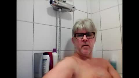 Snapshot of baggelina75 chatting on 02.12.25 baggelina75 online show from 02.12.25