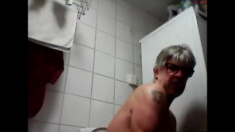 Snapshot of baggelina75 chatting on 02.17.25 baggelina75 online show from 02.17.25