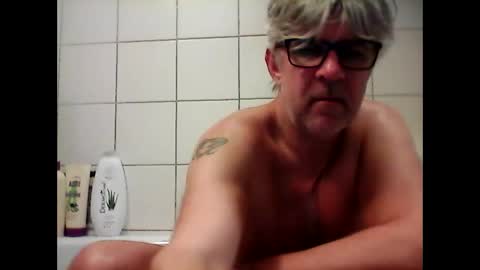 Snapshot of baggelina75 chatting on 03.10.25 baggelina75 online show from 03.10.25