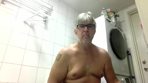 Snapshot of baggelina75 chatting on 10.21.25 baggelina75 online show from 10.21.25