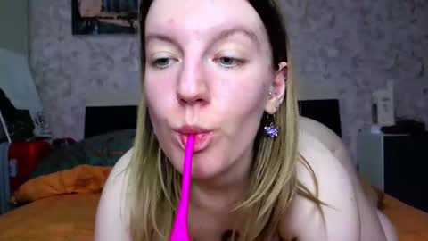 Snapshot of baiambel_mi chatting on 03.01.26 holly online show from 03.01.26