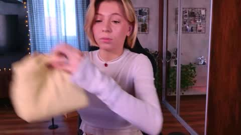 Elly online show from 02.21.26