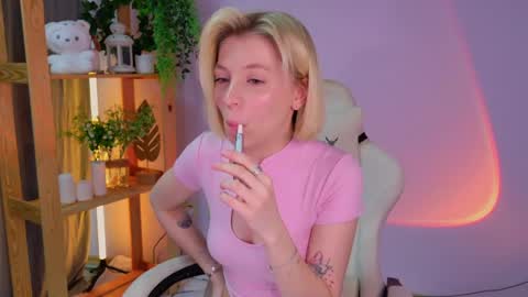 Snapshot of balerinacappuccino_ chatting on 06.02.26 Elly online show from 06.02.26