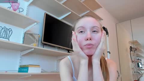 Kira online show from 09.12.25