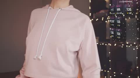 Snapshot of bananya_kitty chatting on 02.10.25 Ellen and online show from 02.10.25