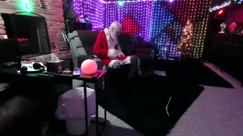 Snapshot of banjoey48 chatting on 12.04.25 BANJOEY online show from 12.04.25