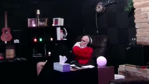 Snapshot of banjoey48 chatting on 12.17.25 BANJOEY online show from 12.17.25