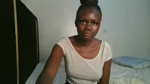 Snapshot of barbie_queen2 chatting on 09.15.25 queen online show from 09.15.25